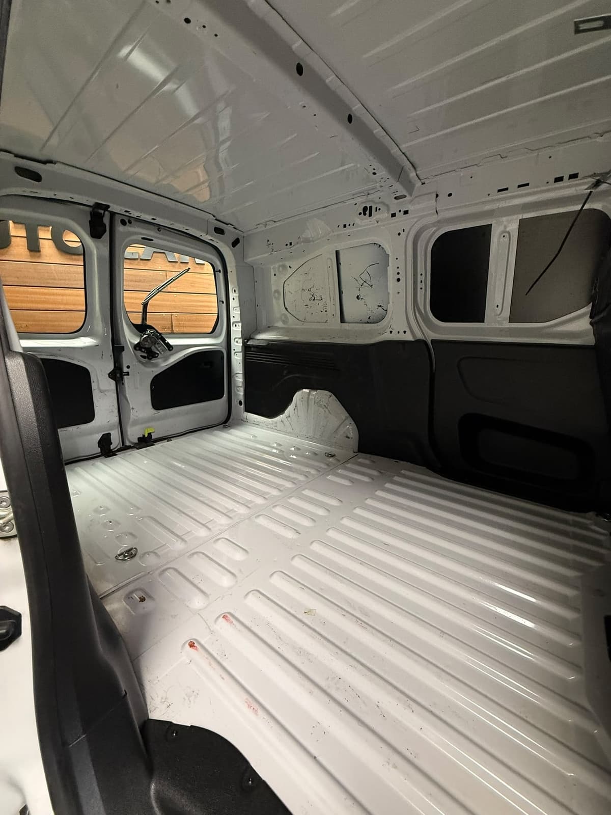 סיטרואן BERLINGO שנהב לבן